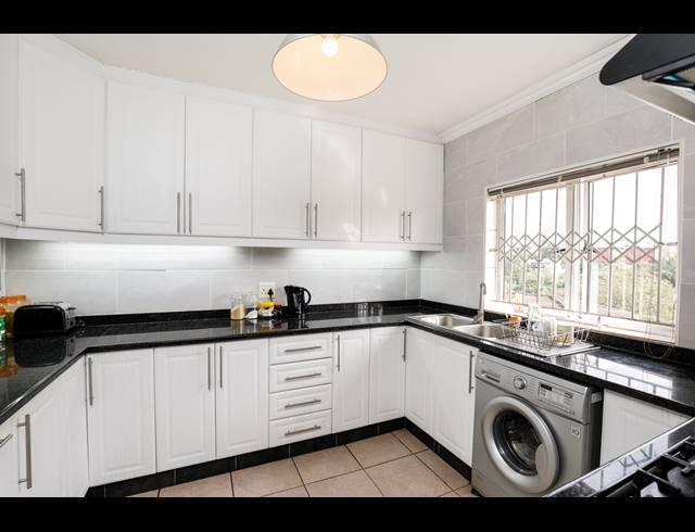 3 BEDROOM TOWNHOUSE FOR SALE IN RED HILL